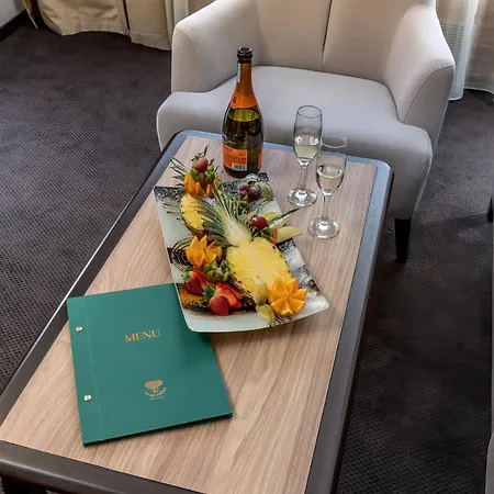 Zoo - Secured Paid Parking 4*