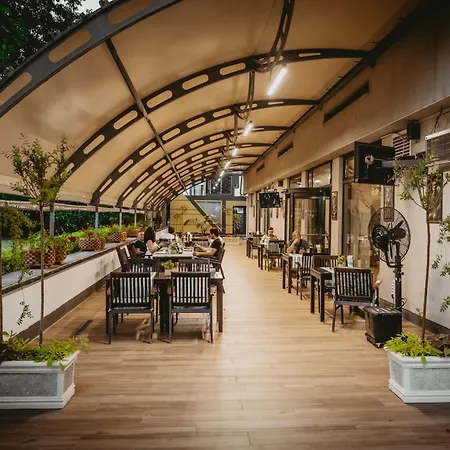 Hotel Zoo