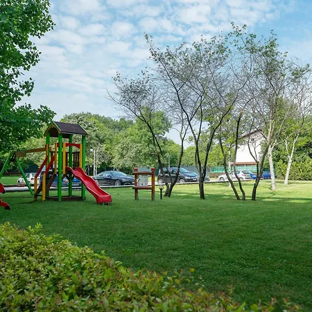 Zoo Hotel 4*