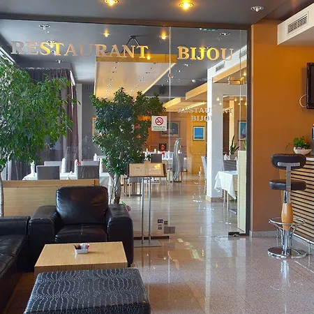 فندق Zoo - Secured Paid Parking 4*