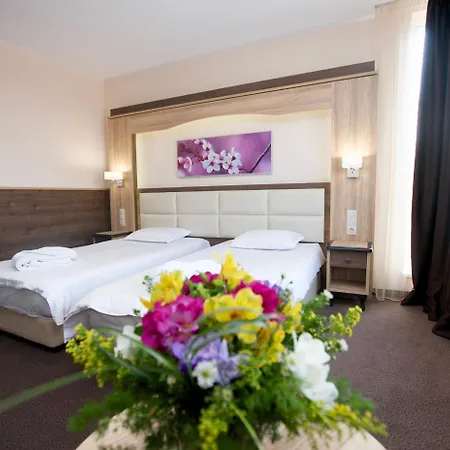Zoo Hotel 4*