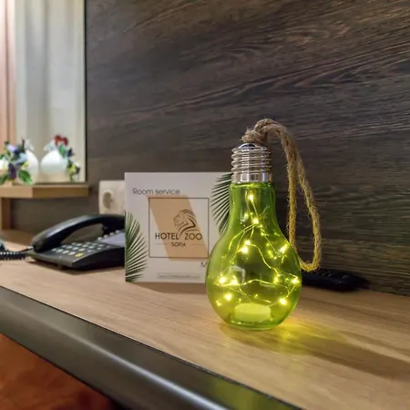 Zoo - Secured Paid Parking Hotel 4*