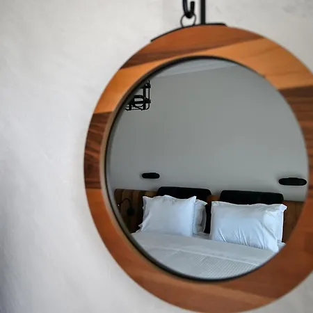 Hotel Zoo - Secured Paid Parking