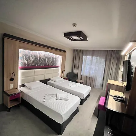 Zoo - Secured Paid Parking Hotel