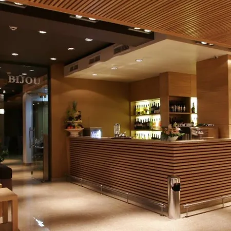 Zoo - Secured Paid Parking