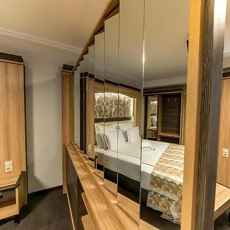 Hotel Zoo - Secured Paid Parking