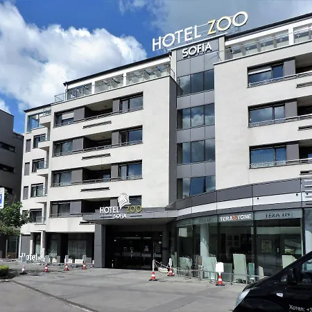 Hotel Zoo - Secured Paid Parking 4*