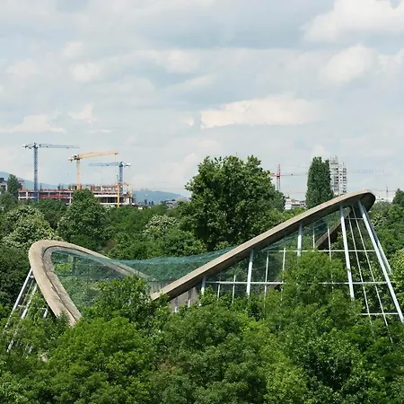 Zoo - Secured Paid Parking 4* Szófia