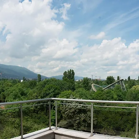 Szálloda Zoo - Secured Paid Parking