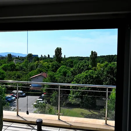 Zoo - Secured Paid Parking Szálloda 4*