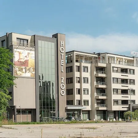 Zoo - Secured Paid Parking Szálloda 4*